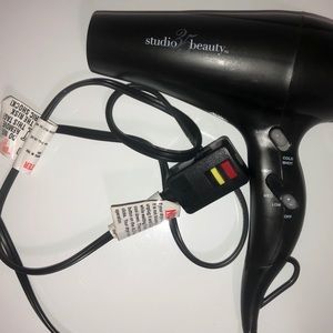 Black hair dryer 🔌
